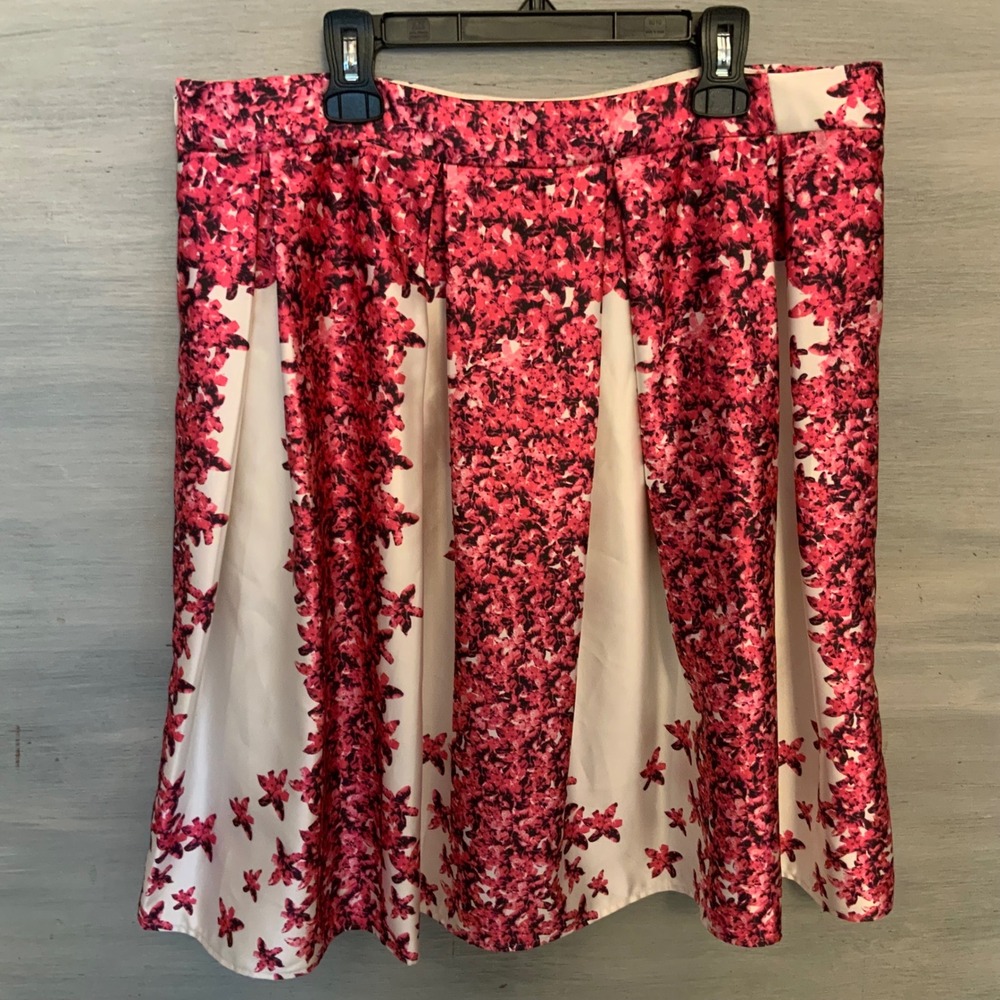 Strilife Satiny Pink/White Floral Print Pleated Aline Above Knee Skirt Medium GC